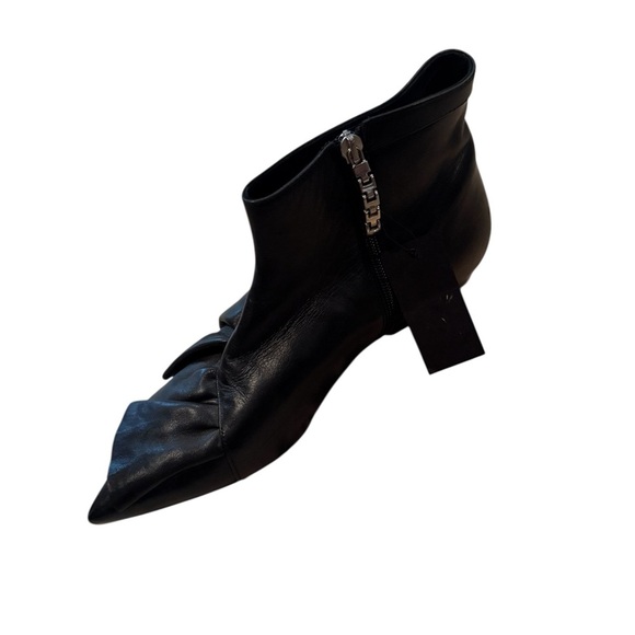 J.W.Anderson $885 New Ruffled Leather Pointy Toe Black Ankle Boots - Picture 7 of 7